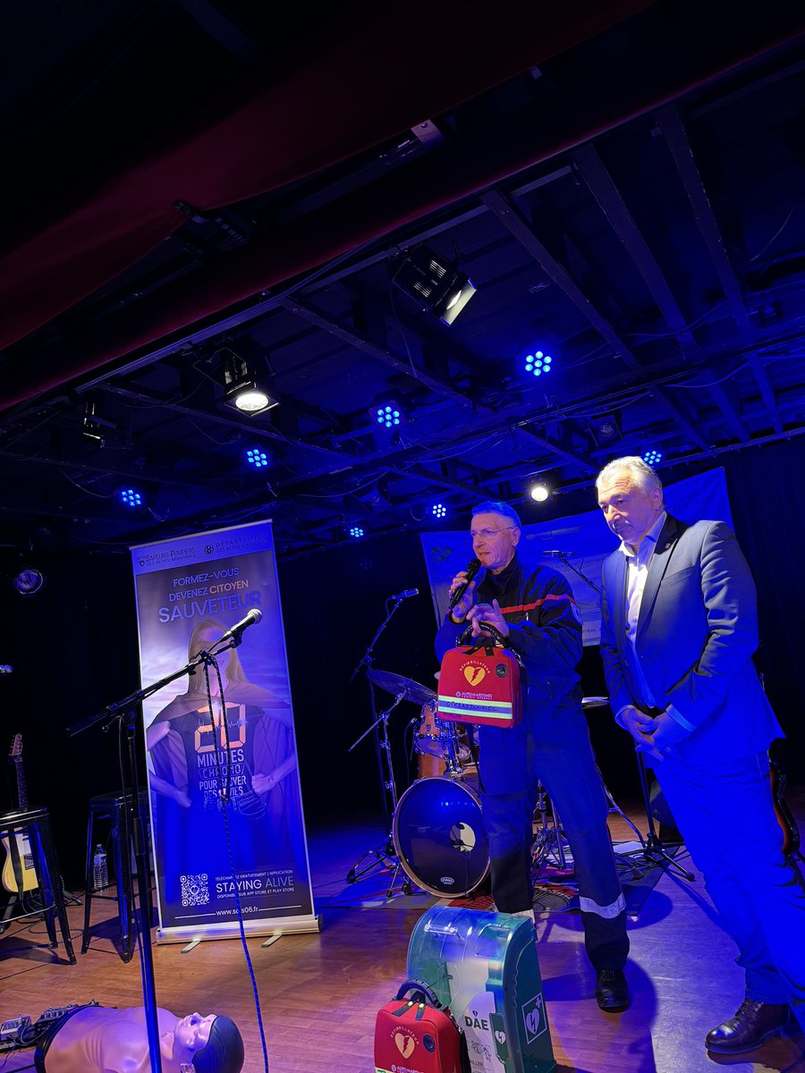 Hier soir à <a href="/sldv06/">Ville de Saint-Laurent-du-Var</a> concert des <a href="/lowbudgetmen/">the low budget men</a>.
👉 avec l'aide du public démonstration du massage cardiaque et de l'usage du défibrillateur. L'occasion pour l'association <a href="/20000vies/">Association20000vies</a> de <a href="/ClaudeMariotti1/">Claude Mariottini</a> de faire don d’un défibrillateur à la ville en présence de <a href="/JosephSeguraSLV/">Joseph SEGURA</a>