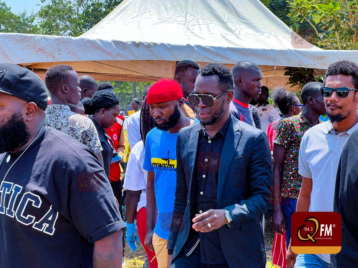 campus64877184's tweet photo. PICTORIAL 📸

Nubian li  together with others  National Unity Platform  represented Bobi Wine  today paying their respects at the farewell for the late Singer Beepee.

Rest well BEPEE  🕊️✌️

#NorthernVibes 
#ripbeepee https://t.co/NO7dZDQhXf