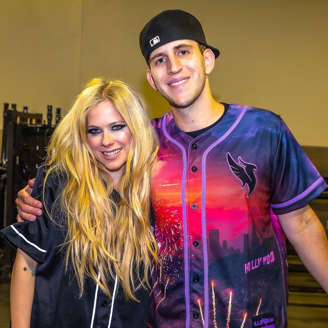 illeniumINTEL's tweet photo. .@AvrilLavigne &amp; @ILLENIUM 🎆

📸: @rukes https://t.co/6znFrIoTSB