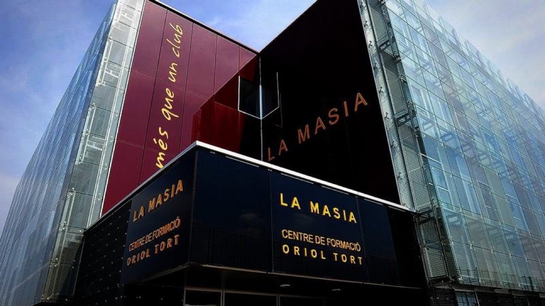 المال ابداً لايصنع التاريخ .. بل الأرث هو من يصنع ذلك !

برشلونة كان محظوظ ان عنده مدرسة عظيمة اسمها لاماسيا ولا كان حاله من حال الأندية المتوسطة .

اللاماسيا منجم ذهب والله ..