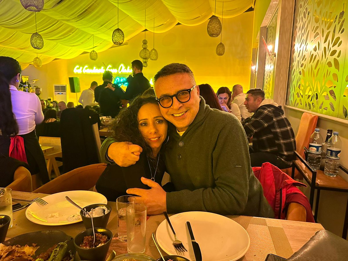 Alayına gider...
<a href="/mayrukcouture/">Barbaros Şansal 🇨🇾</a>