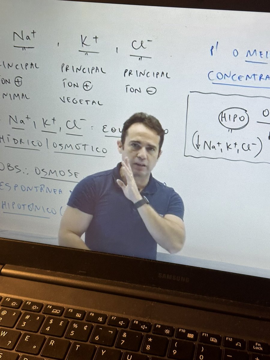 atlasbeep's tweet image. os melhores comentários do landim vem quando ele faz essa pose