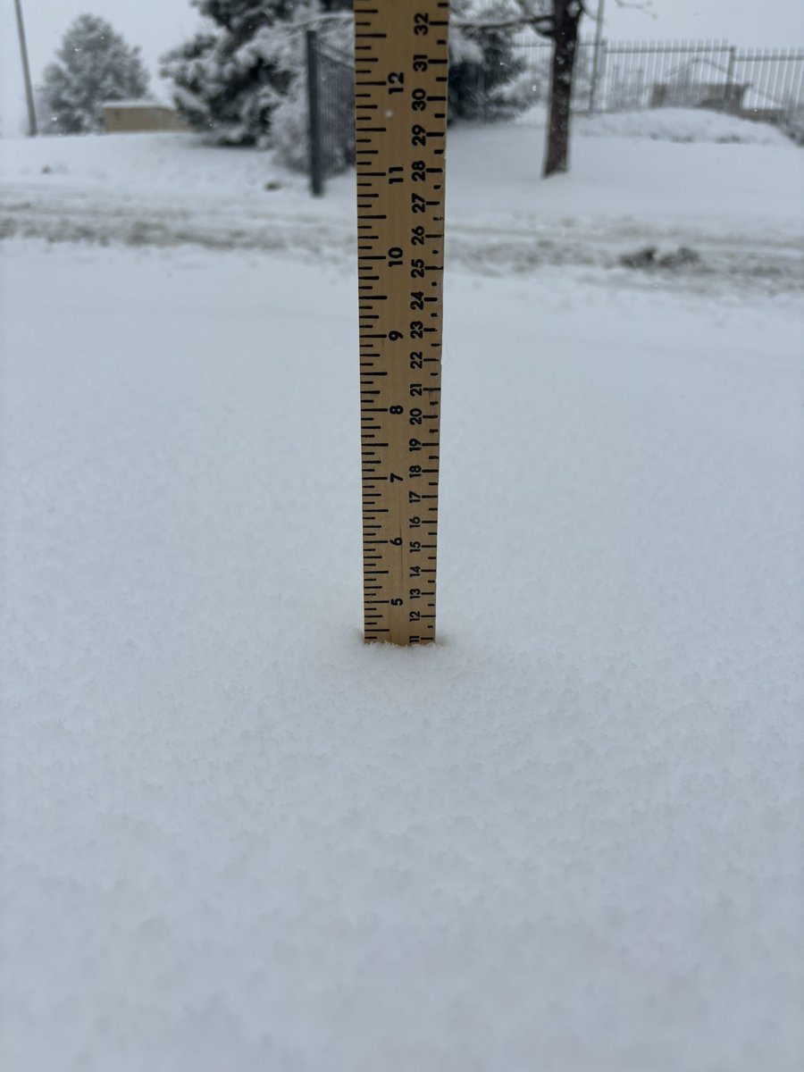 shollandwx's tweet photo. 4.4” so far, just south of the Centennial Airport. 

#cowx #snow @SkyviewWx @NWSBoulder @WeatherNation https://t.co/agsTaidC81