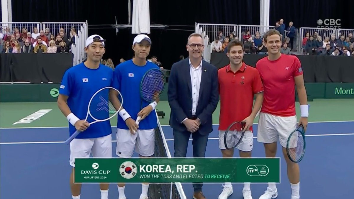 DAY 2 OF DAVIS CUP QUALIFIERS:

🇨🇦Vasek Pospisil and 🇨🇦Alexis Galarneau look to send Canada through to the Group Stages in September with this opening doubles match against 🇰🇷Nam & 🇰🇷Song!

Another great crowd in Montréal on hand. Let's get it. #DavisCup #CdnTennis