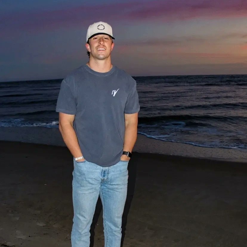 Kehogsed21's tweet photo. My man crush every day !! @DonalsonJared no joke!! I'll put in a gf application lol! 🥰💛 https://t.co/Y1I1Jf3vEA