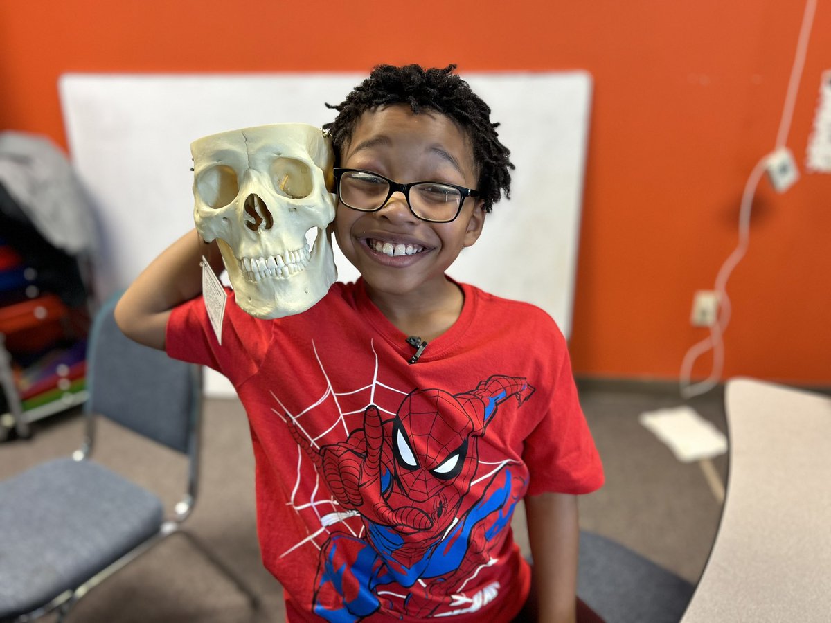 Today marks our 4th Future is NOW Nashville session! The children learned about the musculoskeletal system from Dr.Andrew Gregory, an Orthopedic surgeon who specializes in Sports Medicine. @VUMCTrauma @VUMCSurgery @futurehealersky