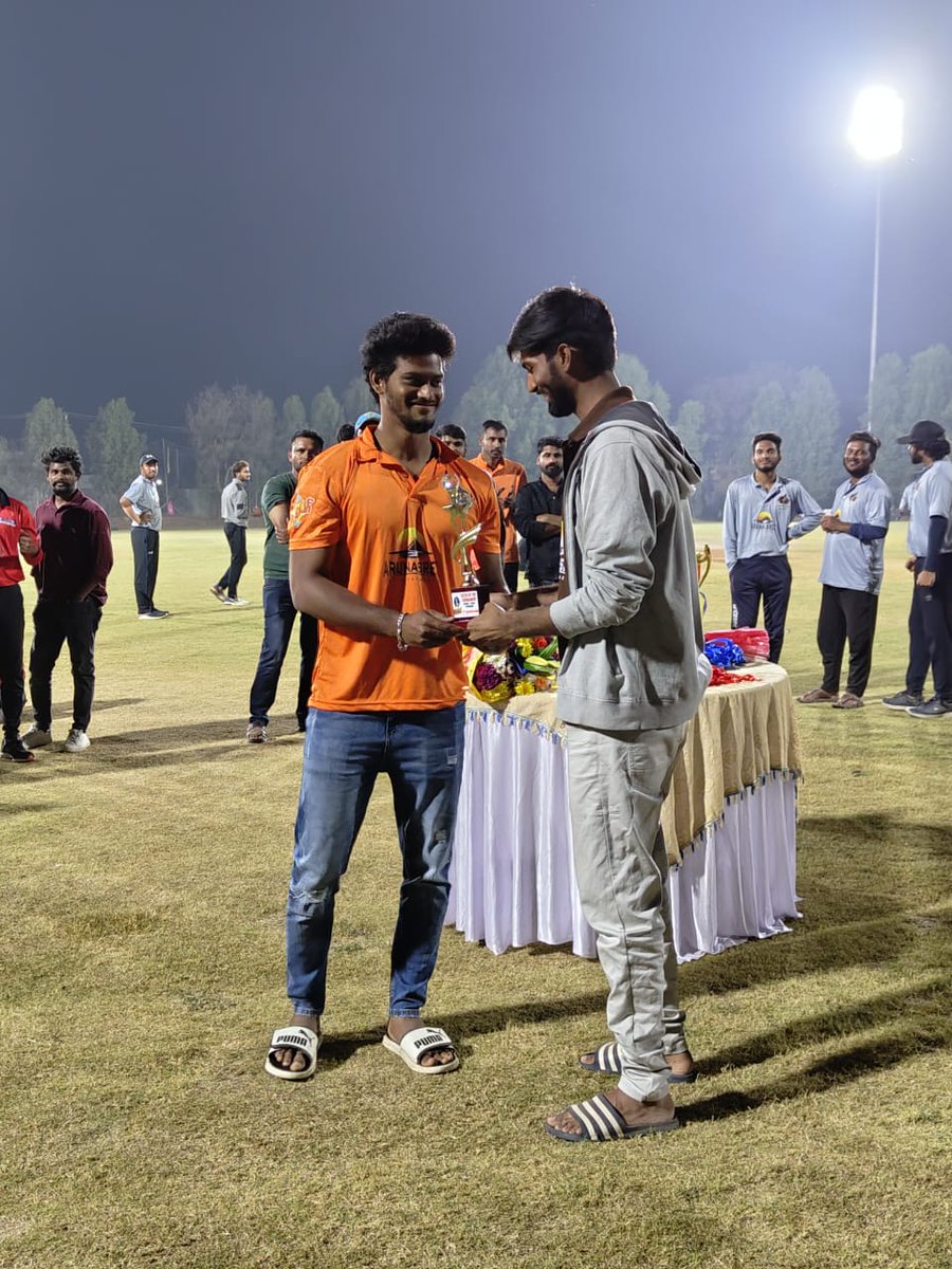 GameChangersTFC's tweet photo. Our Game Changer Abhilash Grabs the Best Catch of the Tournament for his Excellent Contribution in the Field for #GameChangers throughout the League 👏👏

#TFIFansCricketLeague #patang

@TFIFansCricket @AlwaysRamCharan https://t.co/8lRnaVG6ZJ