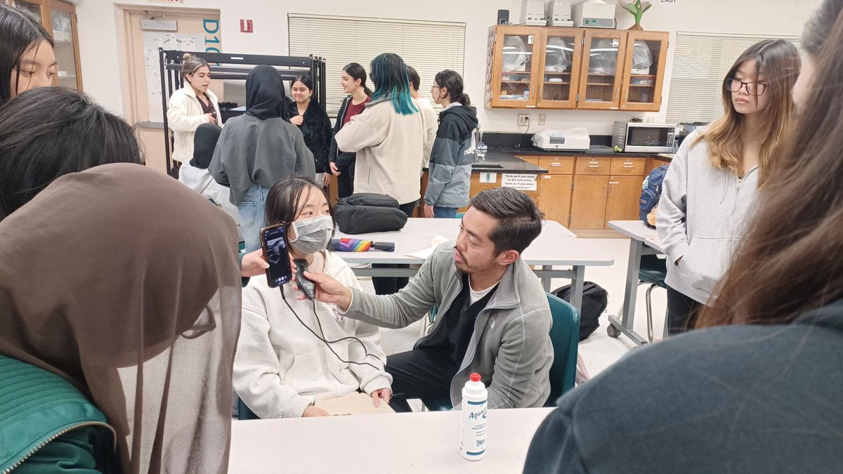 shsbiotech's tweet photo. Thank you to the guest speakers from the California Health Sciences University for the insightful session on medical school! Our Biotech students not only acquired valuable insights into  medical education, but also gained firsthand experience in using medical equipment. https://t.co/2B8U1X8Ml1