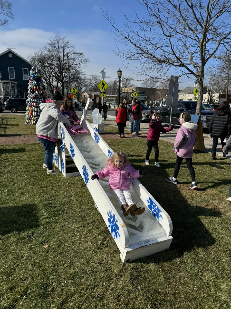 zachary_holden's tweet photo. Vermilion Ice Festival!

Had to get in some family time before work tonight. Sully’s first time here, Belle’s first that she can remember.

Also ran into the 🐐 @BiglinCory as we were heading out. L https://t.co/x9auuYDe0m