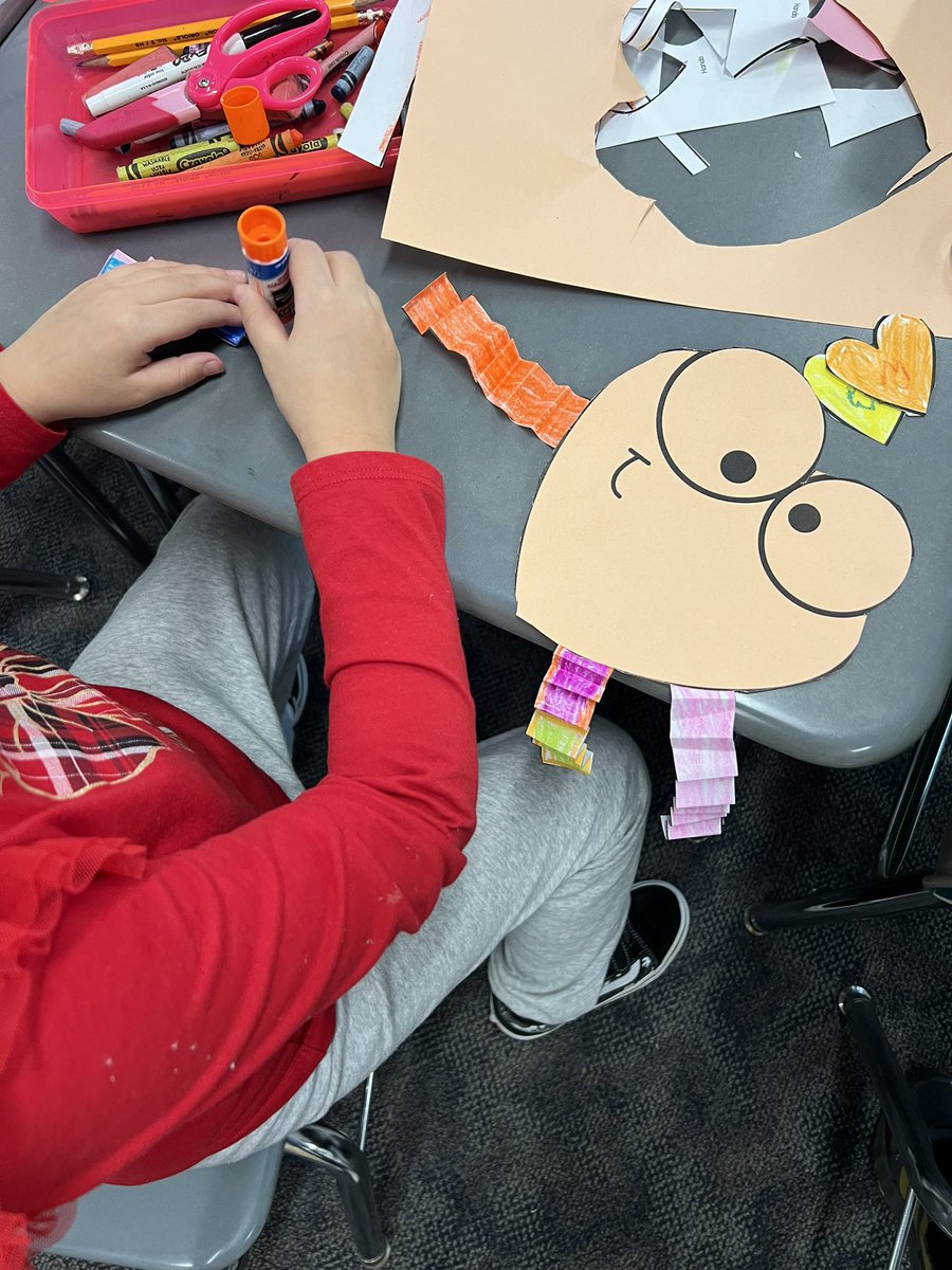 msmith_mursd's tweet photo. The Valentine Exchange has been a rewarding geographical and social lesson in #room206. We have shared valentines and a letter about us to 24 other schools. We are loving reading about other communities in our country and mapping them. ❤️🇺🇸💌
#MursdThrives #MemUpton https://t.co/uHkWvLEzDb