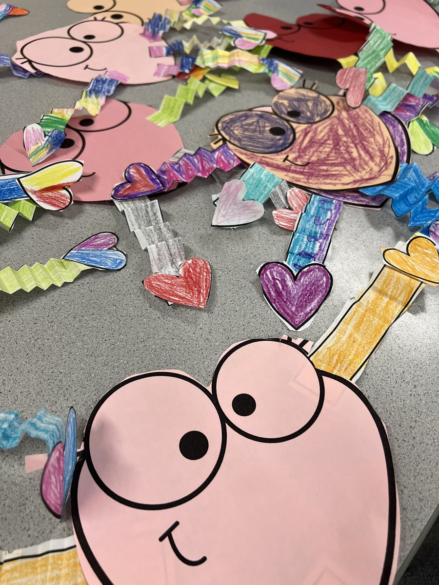 msmith_mursd's tweet photo. The Valentine Exchange has been a rewarding geographical and social lesson in #room206. We have shared valentines and a letter about us to 24 other schools. We are loving reading about other communities in our country and mapping them. ❤️🇺🇸💌
#MursdThrives #MemUpton https://t.co/uHkWvLEzDb