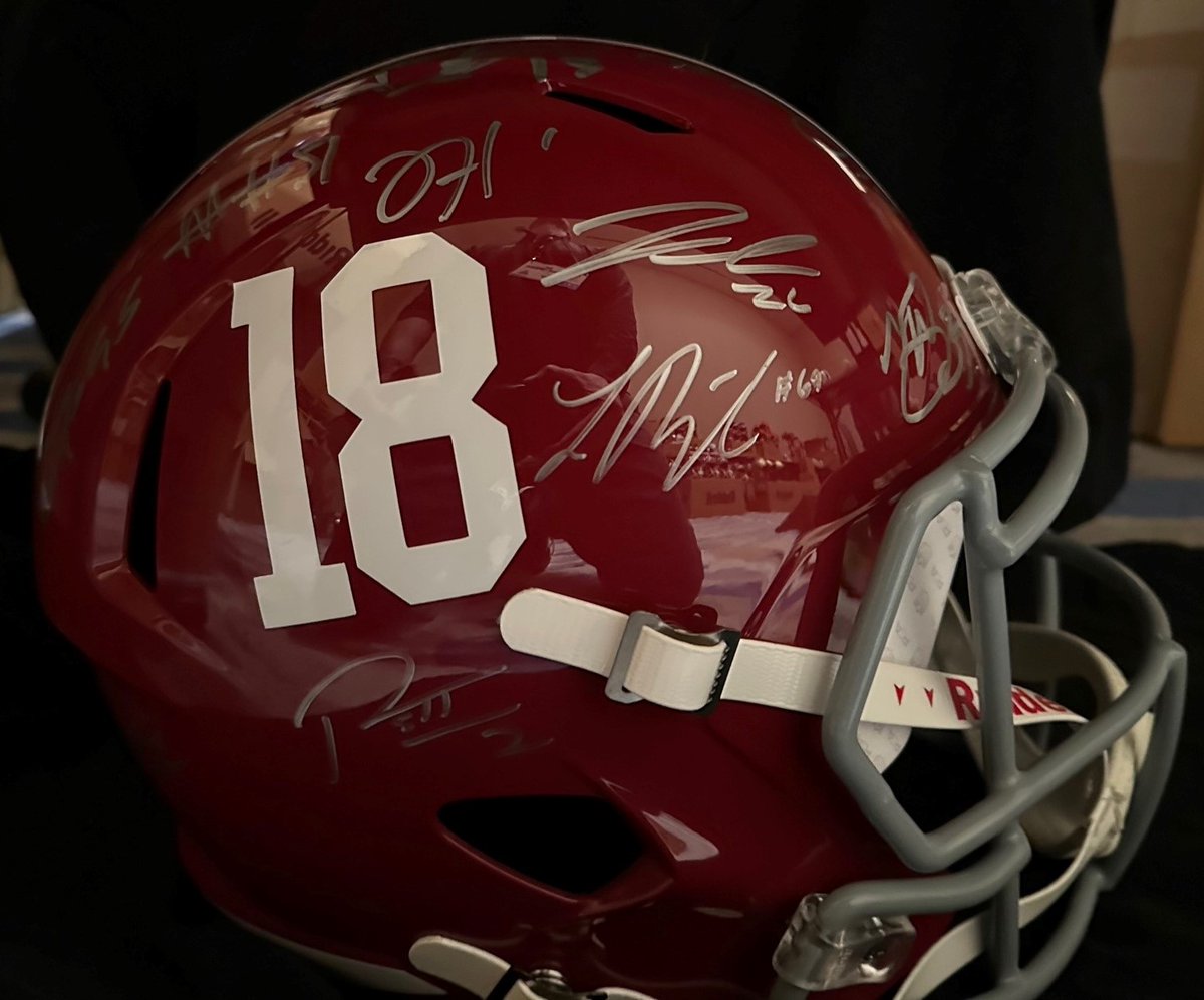NFLFoundation's tweet image. Alabama Football leads all colleges in representation at this year's #ProBowlGames ! You can bid on this Alabama Helmet signed by them all! Inc. Derrick Henry, Tua Tagovailoa, Jalen Hurts, Jahmyr Gibbs, Will Anderson and more! #RollTide nflauction.nfl.com/alabama-replic…