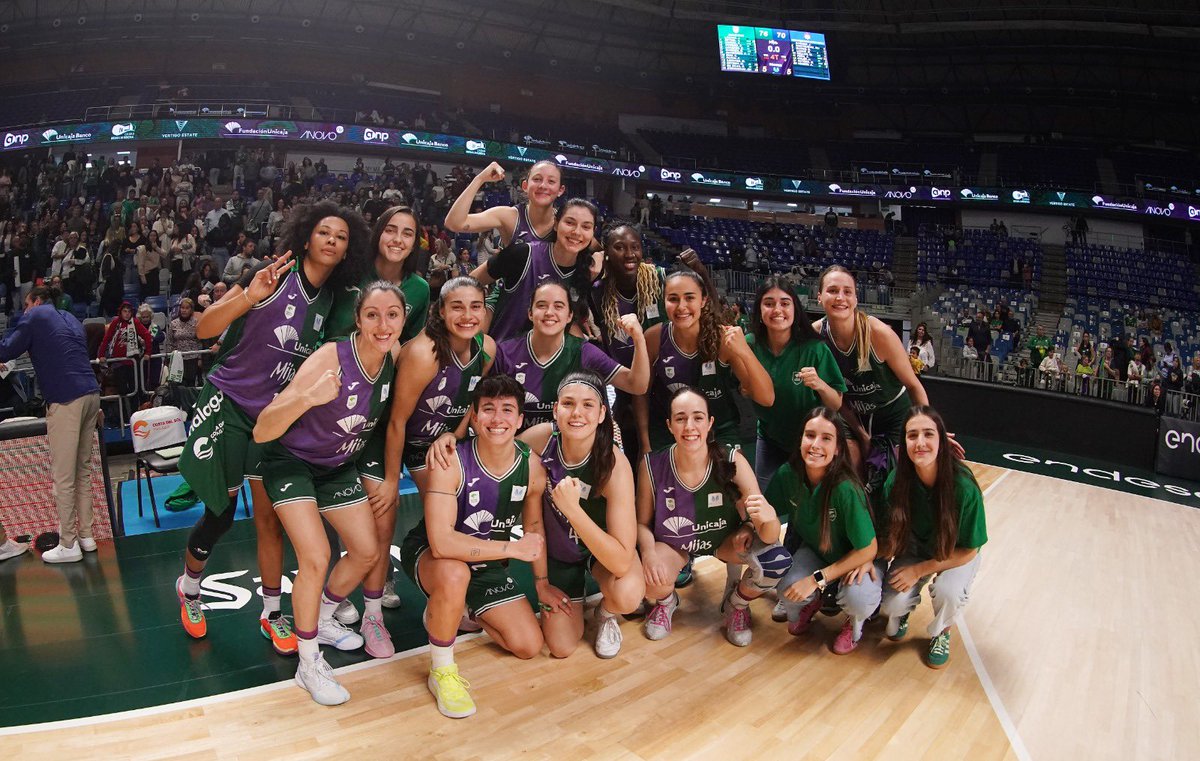 unicajaCB's tweet photo. 🔝 ¡Foto para la historia!📸

💚💜 #UnicajaJuntas #LFChallenge @fundunicaja @unicajabanco @AytoMijas https://t.co/dW1zdZJTzT