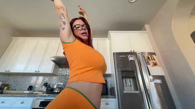 Alexis Fawx is live now! https://t.co/11enTIVPyy https://t.co/gk5KU2gte7