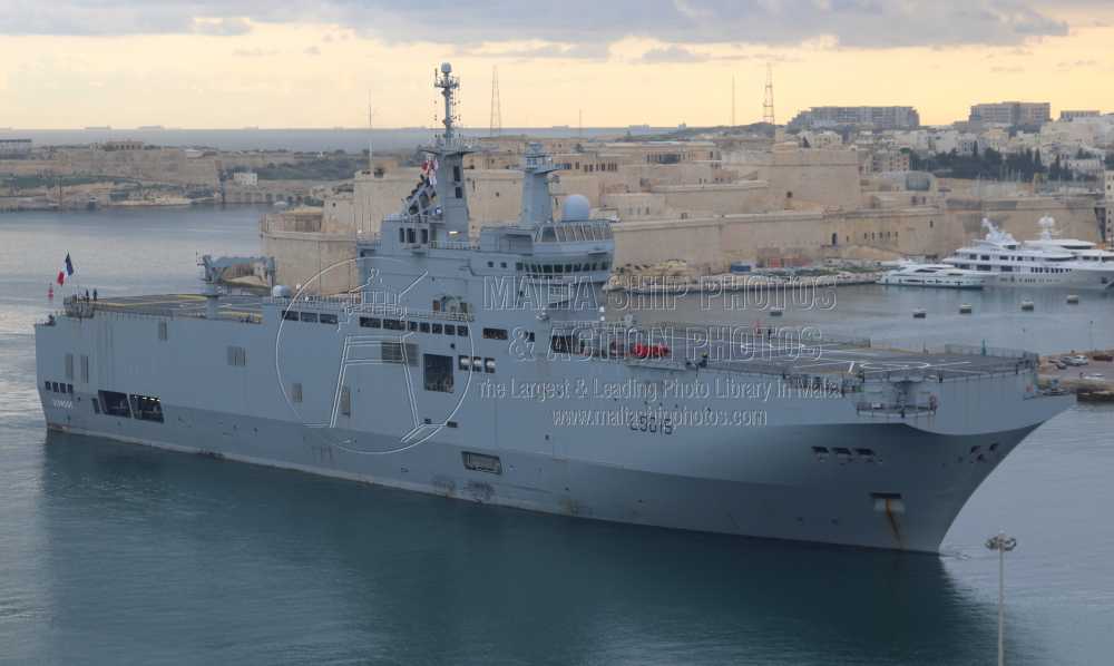 Shipguru's tweet photo. #MarineNationale (#FrenchNavy) #MistralClass #AmphibiousAssaultShip #FS_DIXMUDE #L9015 during her #maidencall #entering #grandharbourmalta - 02.02.2024 - www.maltashipphotos.com- NO PHOTOS can be used or manipulated without our permission @FranceinMalta @Cecmed_Off @WarshipCam https://t.co/M5PuR9R7nX