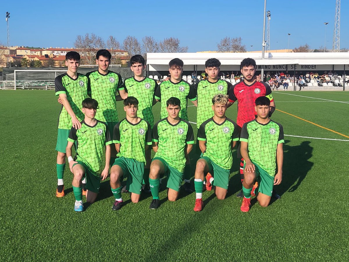 Liga | 𝗝𝗨𝗩𝗘𝗡𝗜𝗟 𝗔

🟩⬛️ El Juvenil sigue la gran dinámica de victorias haciéndose con los 3 puntos en un campo difícil frente al <a href="/Academia_Merida/">Academia AD Mérida</a> y manteniéndose en lo más alto de la clasificación.

Un pasito más 🐾🐾🐾
#ExtremaduraFutbolBase #Juvenil #SeguimosSumando