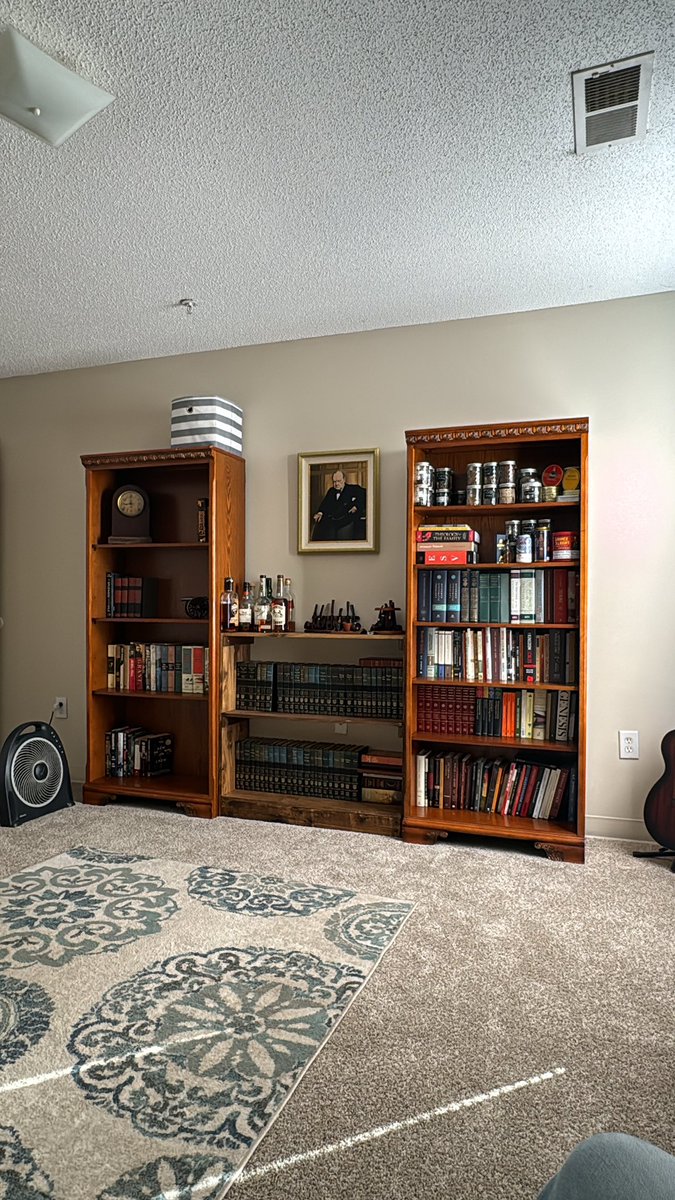 Reformationpipe's tweet photo. New place new shelves! https://t.co/6olEqdzkFm