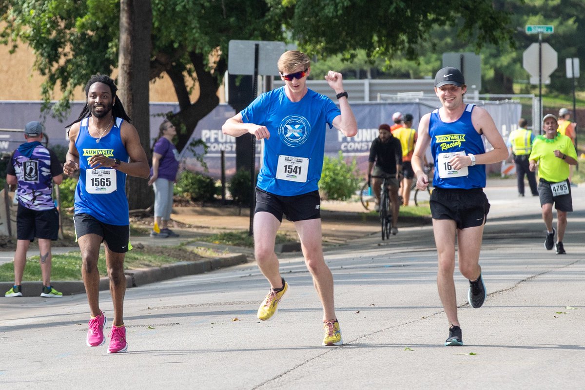mbaxter091's tweet photo. Celebrating the US Olympic Team Trials Marathon today with 26 images of local runners covering distances of varying lengths, pushing themselves, and celebrating their efforts - like these 3!  The Rt 66 10k. https://t.co/wVTe05LwFt