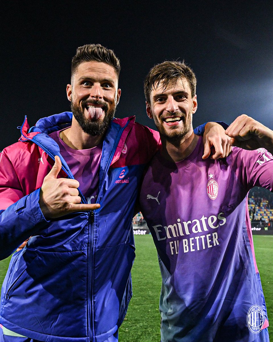 acmilan's tweet photo. 🤙😜

#FrosinoneMilan #SempreMilan https://t.co/ibFdVZUrLI