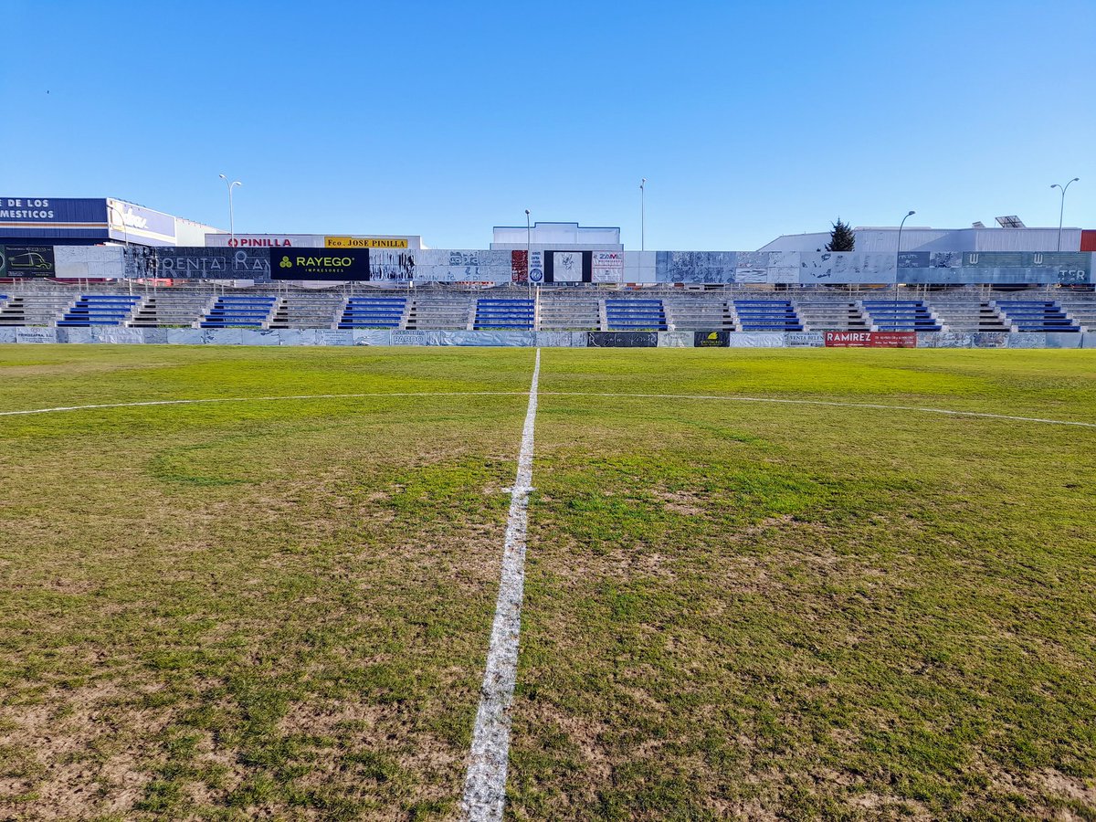 JAReinaGonzalez's tweet photo. 38 años en categoría nacional dan para muchas historias.

En Copa del Rey, inolvidable fue la eliminatoria ante el Real Mallorca la 01-02 (0-1/Paunovic).

El Diter Zafra siempre estará en el recuerdo de muchos aficionados al fútbol en Extremadura.

Y el Nuevo Estadio también. https://t.co/ocSTc73DkK