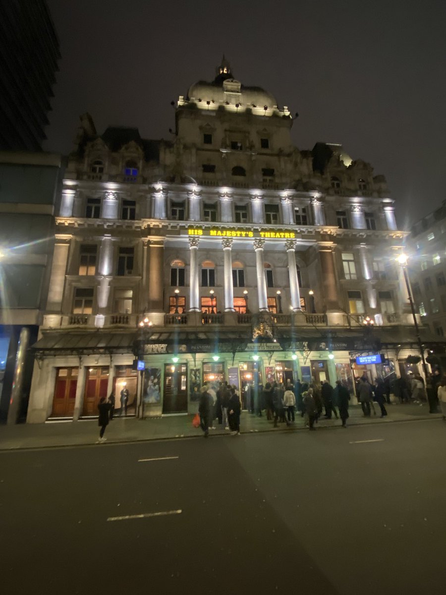 DISHINGWITHTHED's tweet photo. Seeing #phantomoftheopera in London at His Majesty’s Theater ❤️❤️ https://t.co/dteJlN7pY7