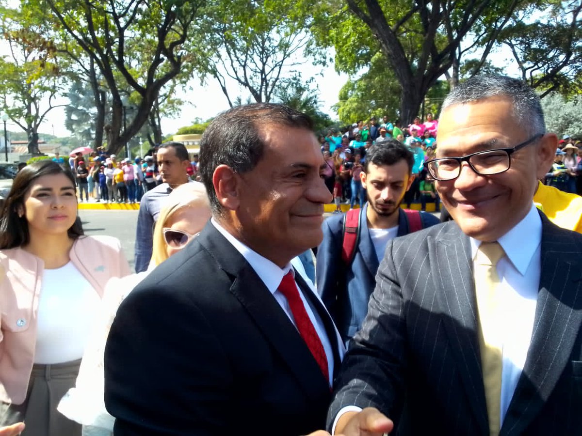 <a href="/Mippcivzla/">mippci</a> 3deFeb|| Actos Solemnes en Conmemoración de 229 Aniversario Natalicio de Antonio José de Sucre,Gran Mariscal de AYACUCHO,Gob.@GPintoVzla y <a href="/VillegasPoljak/">Ernesto Villegas Poljak</a>  en Cumaná presentes
#DeLaManoDelPueblo 
<a href="/NicolasMaduro/">Nicolás Maduro</a> 
@GPintoVzla 
<a href="/moisesmocev/">Moises Garcia</a>