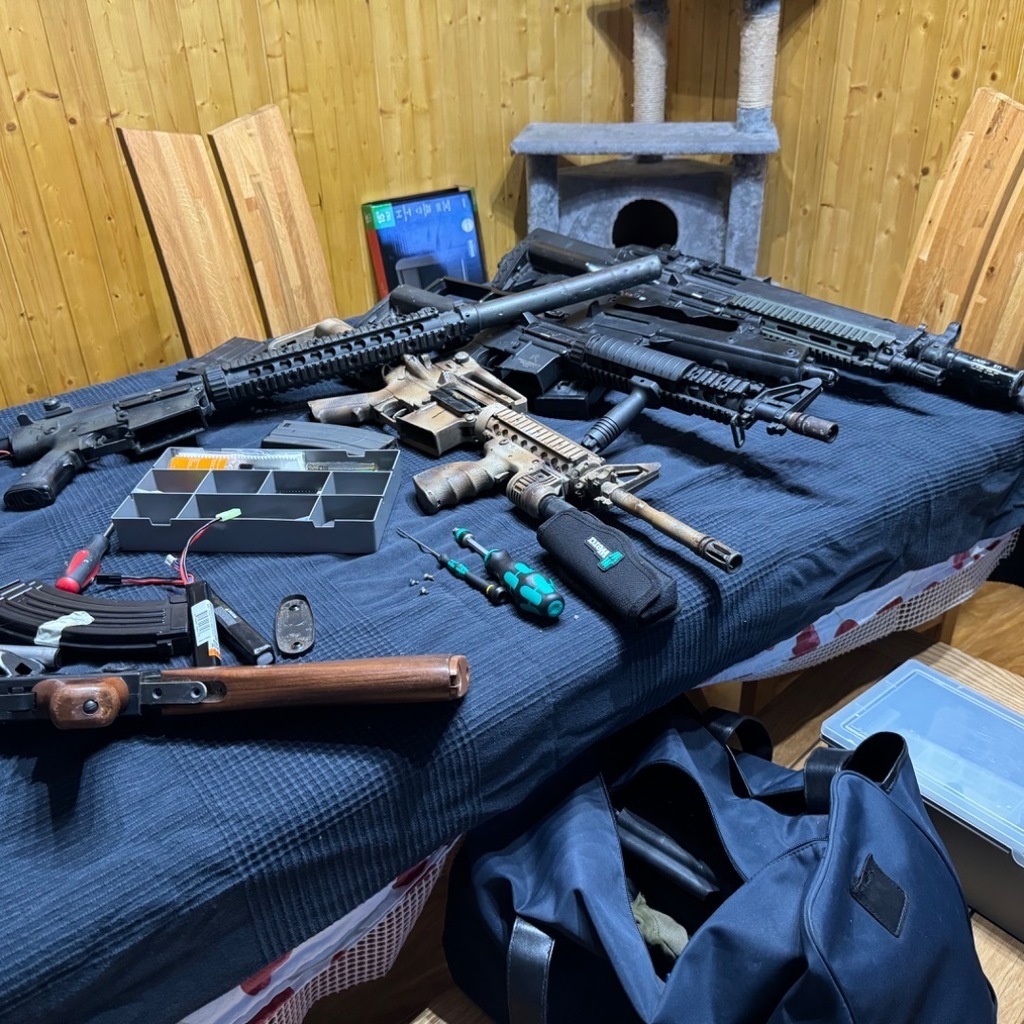 PlayAirsoftUK's tweet photo. Getting ready for airsoft season 2024 by digging into a recently acquired stockpile of boneyard items.

#pewpew #airsoft #airsoftuk #airsoftgb #airsoftguns #playairsoft https://t.co/rbmxKJKy1Y https://t.co/zju5yzh2tG