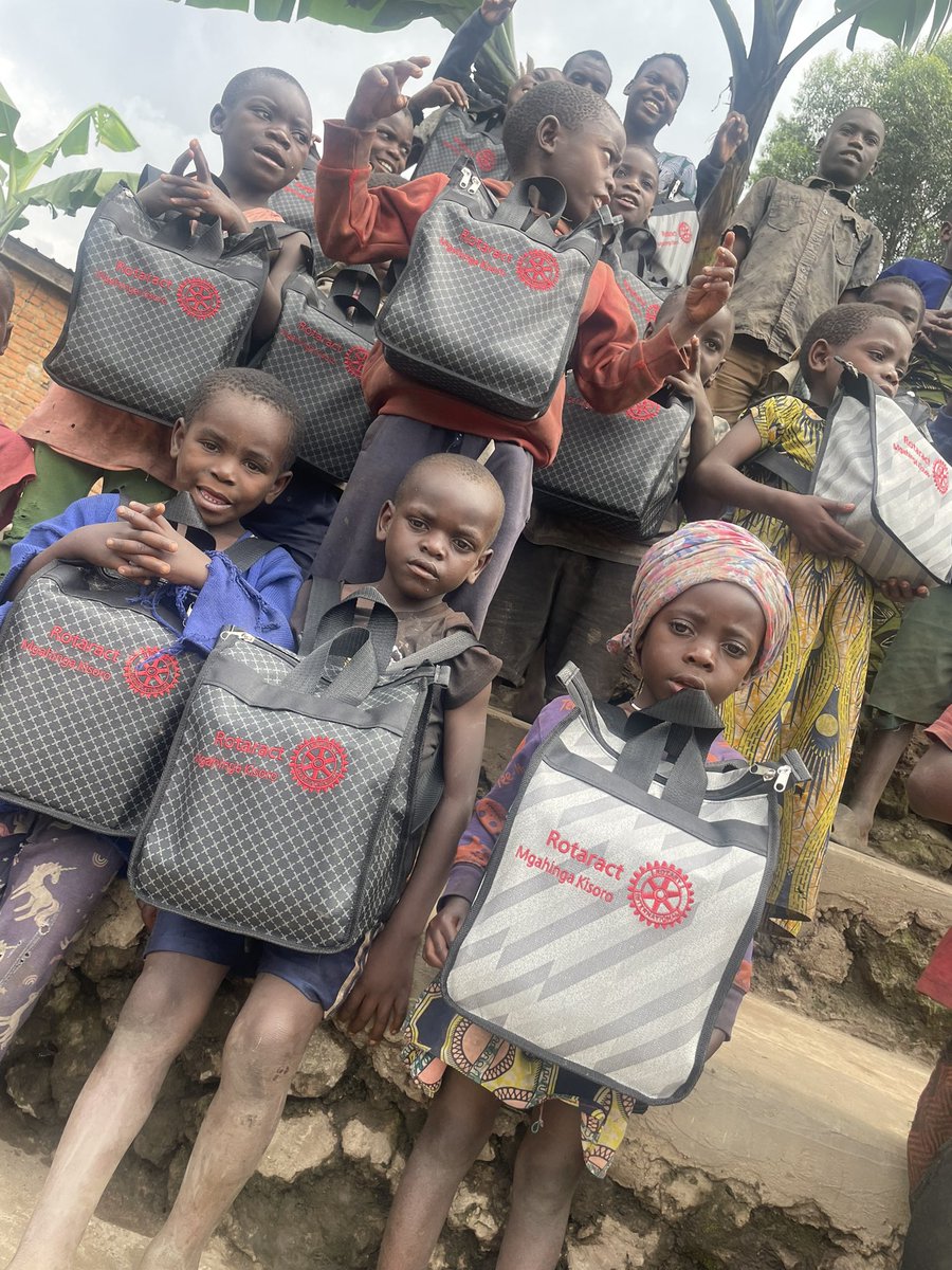 racmgahinga's tweet photo. Today we were able to carry out our basic education and literacy project ..We were able to purchase branded bags and each bag had a dozen of books,pens,matjematical sets,rulers,pens and pencils,sanitary pads to the older girls and a bar of soap..Thanks to those who contributed https://t.co/uLQm92qG8e