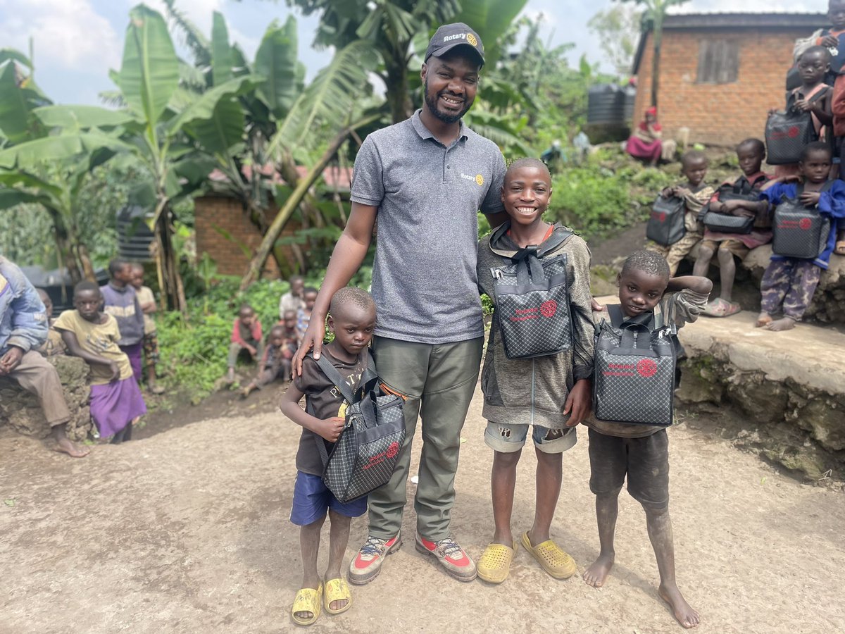 racmgahinga's tweet photo. Today we were able to carry out our basic education and literacy project ..We were able to purchase branded bags and each bag had a dozen of books,pens,matjematical sets,rulers,pens and pencils,sanitary pads to the older girls and a bar of soap..Thanks to those who contributed https://t.co/uLQm92qG8e
