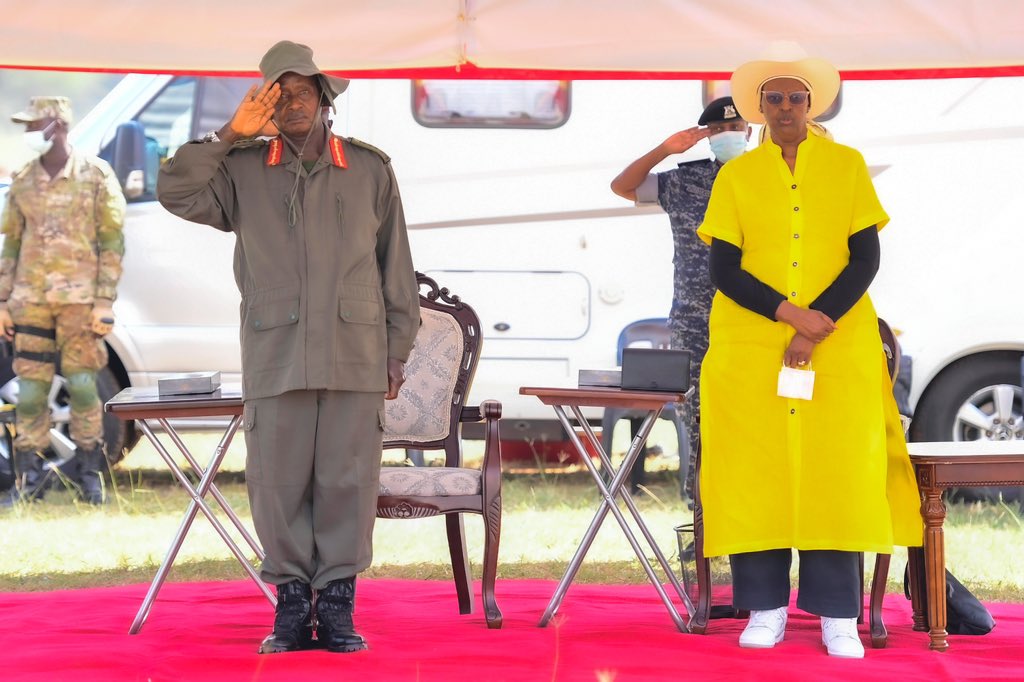 KagutaMuseveni's tweet photo. This afternoon, Maama Janet and I were in Kyankwanzi, closing a two-week-long transformational patriotism course for 413 secondary school head teachers from Western Uganda, Mubende, and Kasanda districts.

I thank Ms. Helen Seku for rejuvenating the patriotism effort. She has rightly concentrated on critical change agents, such as the headteachers.