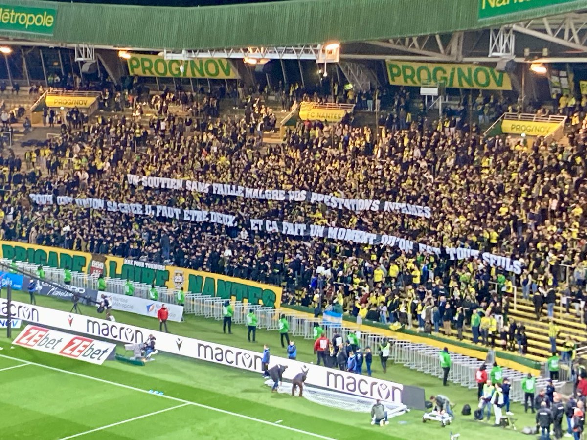 SimonReungoat's tweet photo. La Tribune Loire a décidé de maintenir la pression avant ce #FCNantes - #RCLens https://t.co/i2m1f4jD73