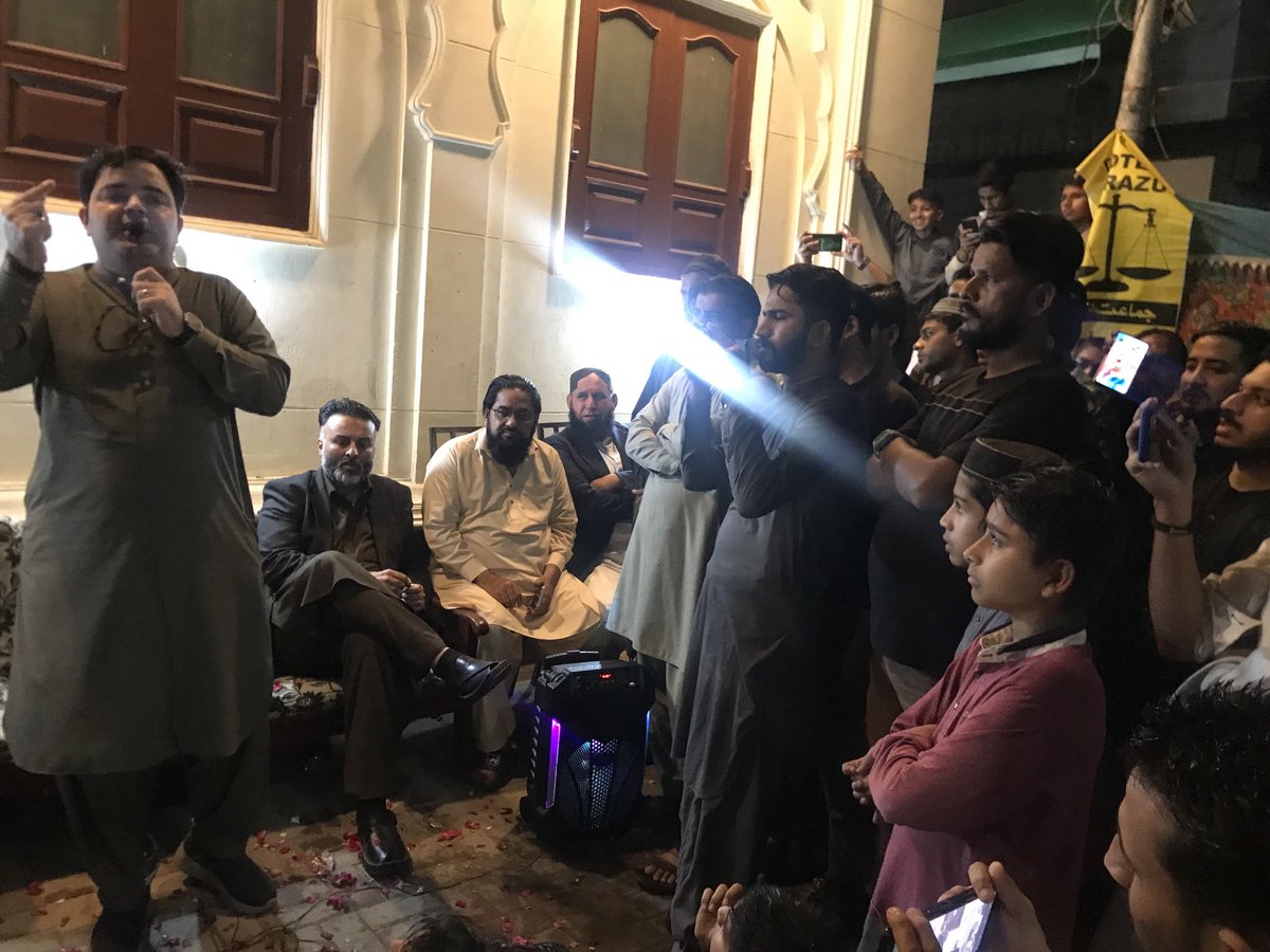 RanaAsad51's tweet photo. این اے 234 کورنگی فہیم خان بھائ کورنر میٹنگ میں خطاب 
انتخابی نشان بوتل 
ووٹ  عمران  خان کا https://t.co/4mATNFD6eU