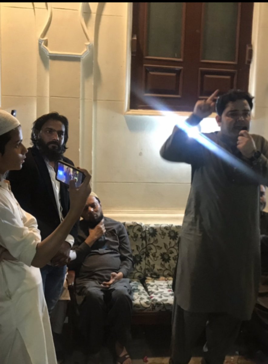 RanaAsad51's tweet photo. این اے 234 کورنگی فہیم خان بھائ کورنر میٹنگ میں خطاب 
انتخابی نشان بوتل 
ووٹ  عمران  خان کا https://t.co/4mATNFD6eU