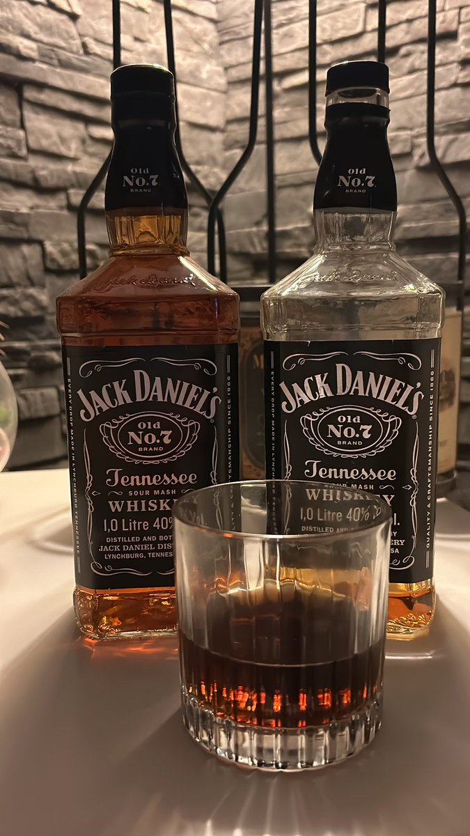 #kutsalcumartesi başlasın 🥃 #izmir çift arkadaşlari bekliyorum. Bu gece içilecek çok viski eğlenilecek çok zaman var! Buyursunlar 🤙🏻 #izmirswinger #evliçift #izmircuckold #izmirbull