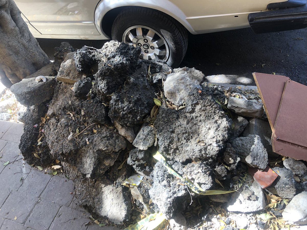 anniprincesss's tweet photo. Hola @AlcaldiaMHmx @OlaMHmx me podrían ayudar con la recolección de cascajo lleva mucho tiempo y la gente ahora está dejando basura en calle 1 frente al no. 432 y 425 esq. Ginebra y Cacalco Col. Deportiva Pensil .. https://t.co/UjtQwQh8Eu