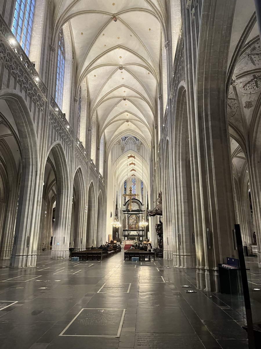 yrbzb's tweet photo. Notre Dame d’Anvers 🇧🇪 https://t.co/77AOf6UfZj