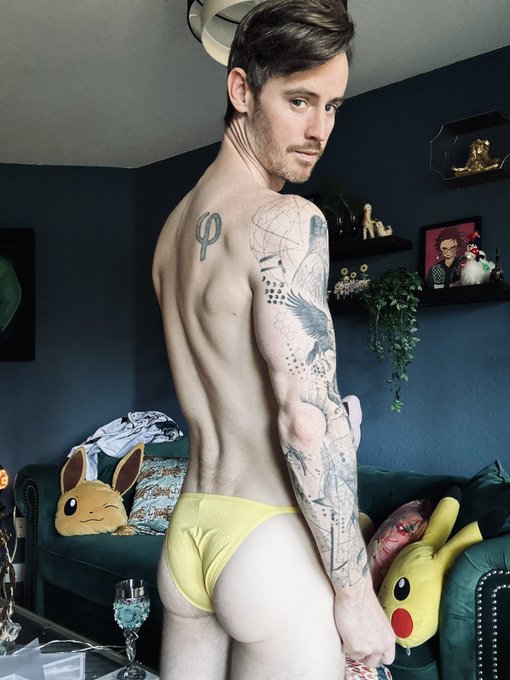 Rate my little butt. https://t.co/Ih4RrnfFY1