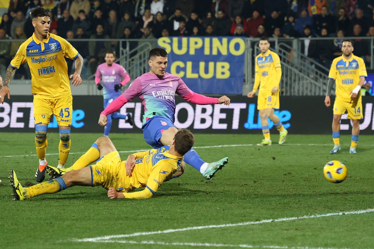 SempreMilanCom's tweet photo. 😍 Another crucial goal from this man https://t.co/u7RtmmLFOa
