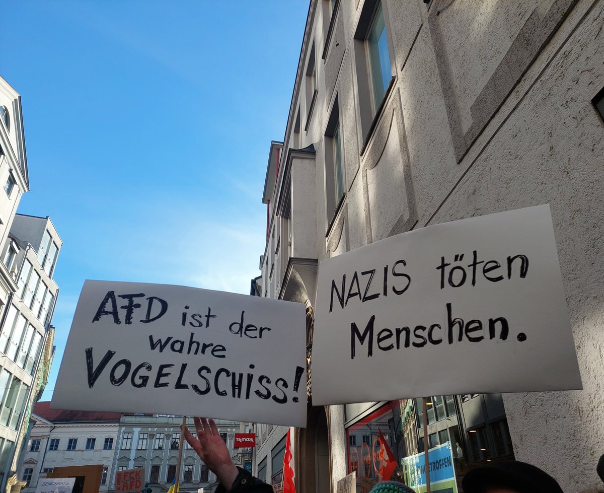 Cedo74532844's tweet photo. #A0302 selten hier so viele auf der Straße gesehen 😊 ❤️💚🤍 ✊️ https://t.co/PPTcA6WFG8