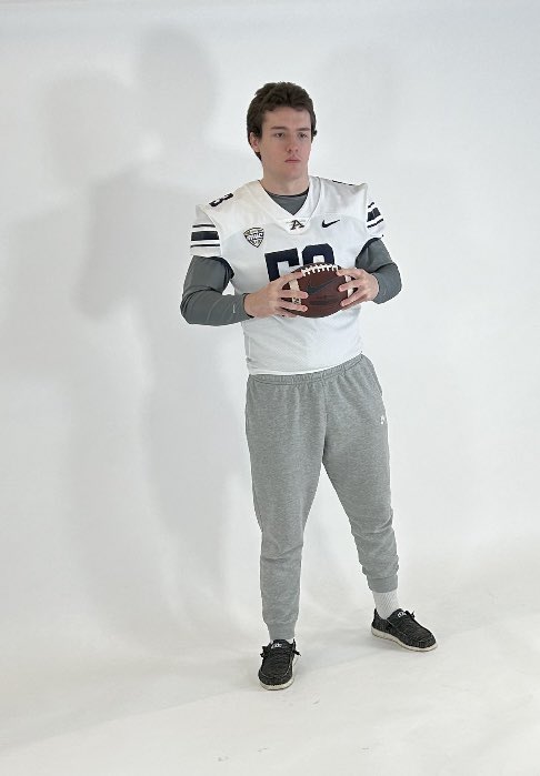 BateskyMyles's tweet photo. Had a great time visting @ZipsFB thank you @Coach_J_Rod &amp; @Nrenna for having me out! 

@ZipsFB_RECRUIT @LHSWildcatsFB @CoachDShack @OLMafia @EDGYTIM @PrepRedzoneIL https://t.co/vijKnBKgSM