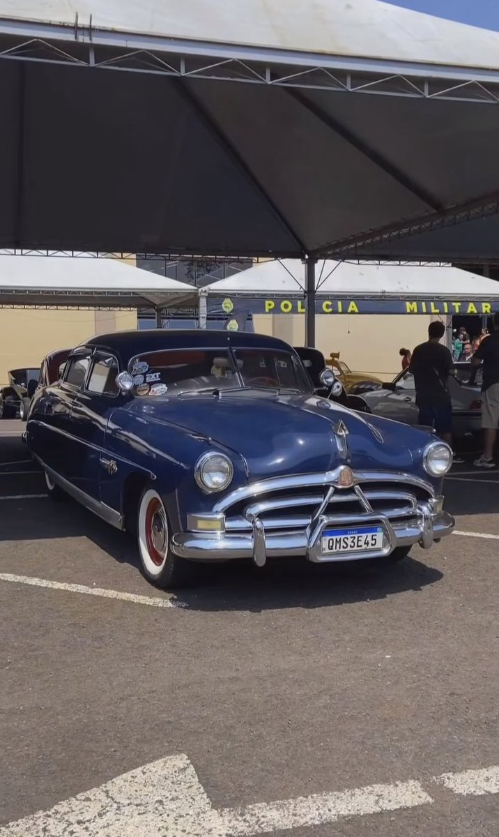 ACABEI DE TROMBAR O DOC HUDSON NO SHOPPING, O CARA TA VIVO

Michael Jackson dos carros