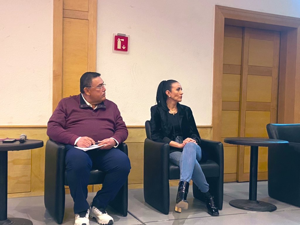 hector_sinecio's tweet photo. #MONITOR Arranca foro “De Estudiante a  Empresario” con una gran convocatoria de jóvenes por parte de @presenciajuvenilmx contando con la asistencia de @PalomaArce9 @Armando_RiveraC en el #ClubDeIndustriales  el Apóstol @SNietoCastillo cancelo de último minuto su asistencia. https://t.co/XvZffYGlBZ