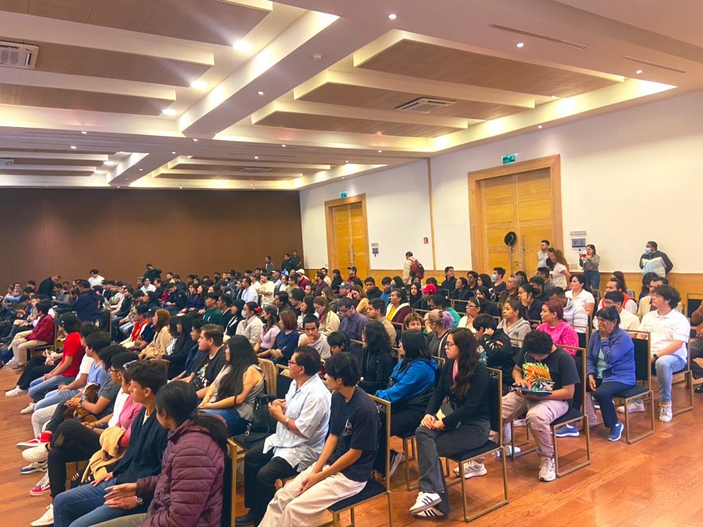 hector_sinecio's tweet photo. #MONITOR Arranca foro “De Estudiante a  Empresario” con una gran convocatoria de jóvenes por parte de @presenciajuvenilmx contando con la asistencia de @PalomaArce9 @Armando_RiveraC en el #ClubDeIndustriales  el Apóstol @SNietoCastillo cancelo de último minuto su asistencia. https://t.co/XvZffYGlBZ