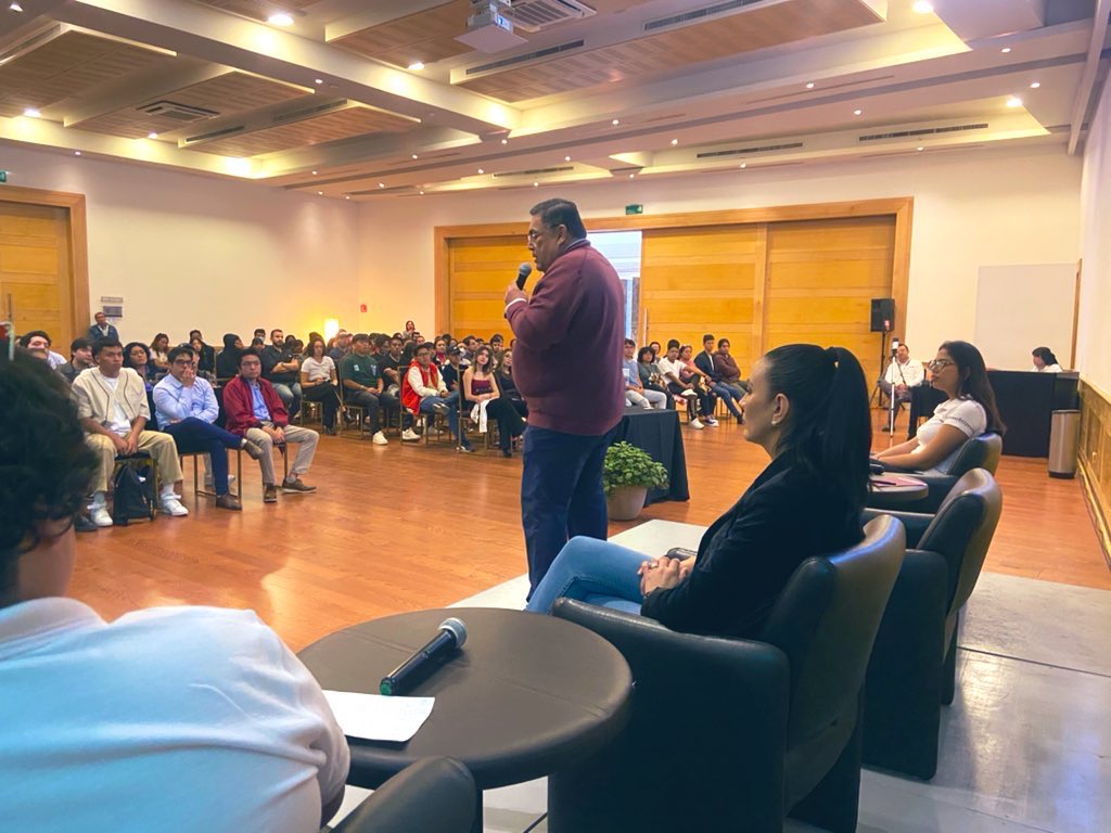 hector_sinecio's tweet photo. #MONITOR Arranca foro “De Estudiante a  Empresario” con una gran convocatoria de jóvenes por parte de @presenciajuvenilmx contando con la asistencia de @PalomaArce9 @Armando_RiveraC en el #ClubDeIndustriales  el Apóstol @SNietoCastillo cancelo de último minuto su asistencia. https://t.co/XvZffYGlBZ