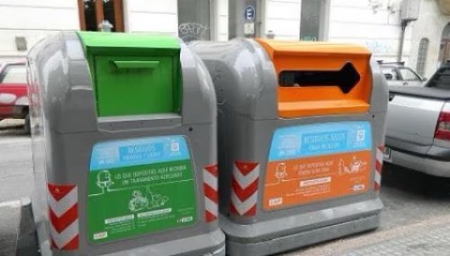 LineaL24's tweet photo. el 526 y el D11 con sus nuevos coches https://t.co/x9h9zEHoby