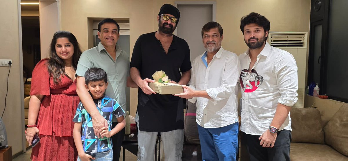 HoneyRoseNET's tweet photo. #DilRaju, #Shirish and Family invited Rebel Star #Prabhas to grace the joyous occasion of @AshishVOffl wedding ❤️ https://t.co/3Va6bfPr9B