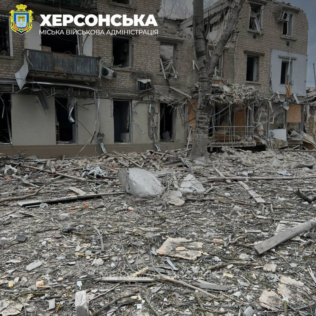 Korobov_K's tweet photo. Look, this is a targeted campaign - everyday bombardment of Kherson by Putin, whom mr #Bikovic admires. Please, shut up, go to Mosfilm drink vodka and play balalaika. https://t.co/GOwzP75yUi