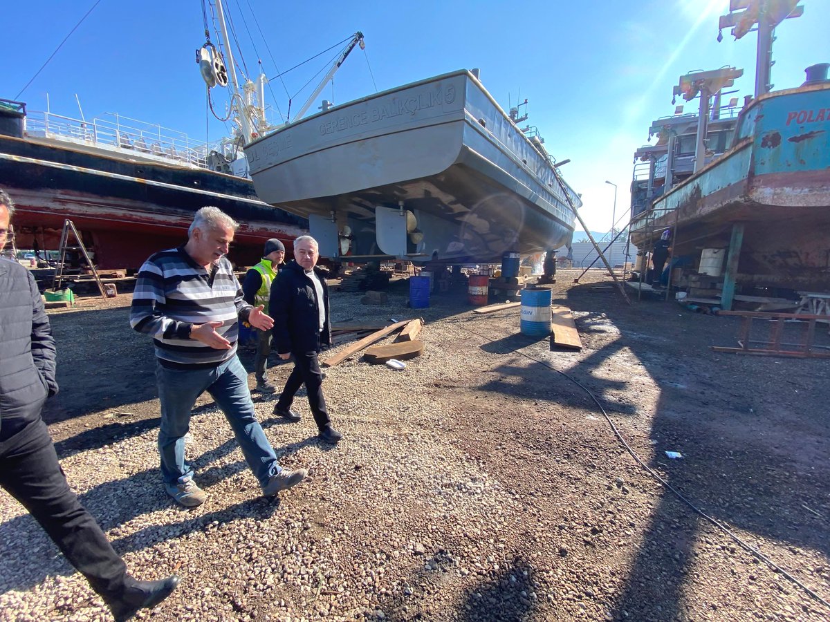 izmirtarim's tweet photo. İzmir Deniz Ürünleri Avcıları Üretici Birliği Başkanı Mehmet Aksoy,İl Müdürümüz @MstafaSahin44 ve Balıkçılık ve Su Ürünleri Şube Müd @bulentcanatan40 tarafından  ziyaret edildi
#TürkiyeYüzyılı  #TarımınYüzyılı 
@ibrahimyumakli 
@drsuleymanelban 
@TCTarim 
@bsgmtr 
@izmirvaliligi https://t.co/TtIRf7nz76