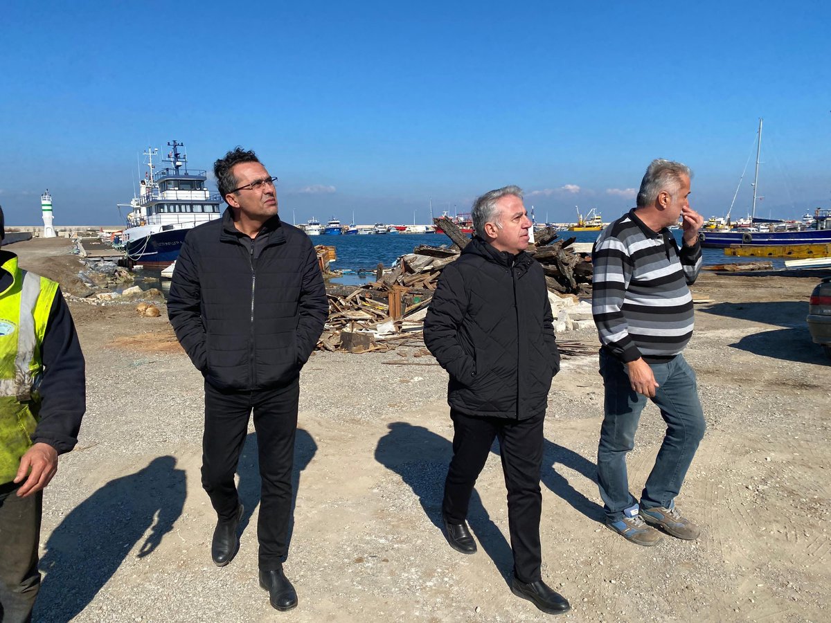 izmirtarim's tweet photo. İzmir Deniz Ürünleri Avcıları Üretici Birliği Başkanı Mehmet Aksoy,İl Müdürümüz @MstafaSahin44 ve Balıkçılık ve Su Ürünleri Şube Müd @bulentcanatan40 tarafından  ziyaret edildi
#TürkiyeYüzyılı  #TarımınYüzyılı 
@ibrahimyumakli 
@drsuleymanelban 
@TCTarim 
@bsgmtr 
@izmirvaliligi https://t.co/TtIRf7nz76