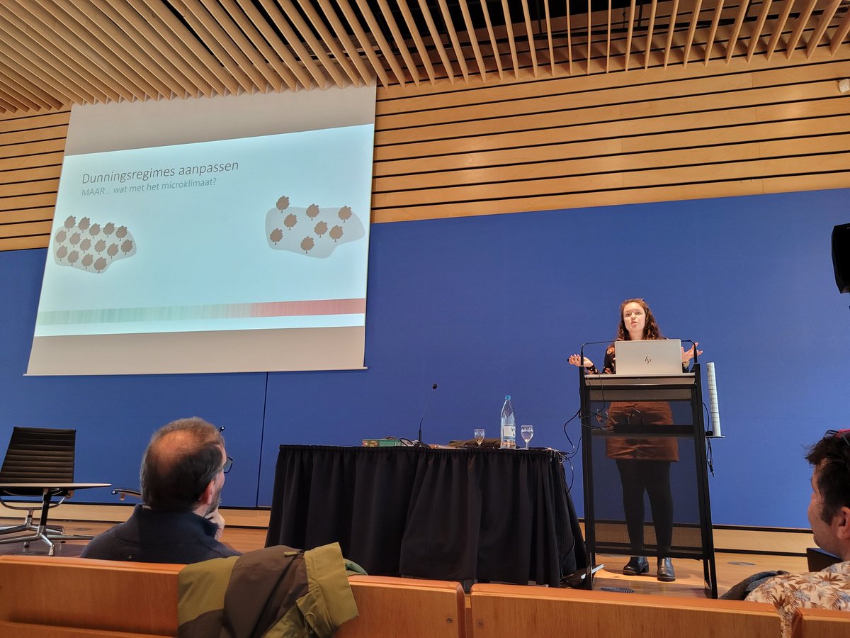 Moeten we onze boomsoortenkeuze en bosbeheer aanpassen aan klimaatverandering? <a href="/EllenDesie/">Ellen Desie</a> en Sanne Verdonck van <a href="/dForNatLan/">Division Forest, Nature & Landscape</a> van de <a href="/KU_Leuven/">KU Leuven</a> stellen de klimaatbomentool en dunnen als beheermaatregel voor tijdens de Brakona-studiedag